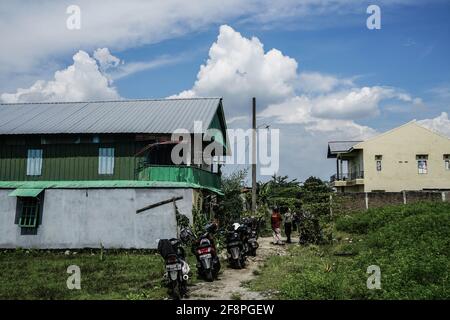 Makassar, South Sulawesi, Indonesia. 15th Apr, 2021. The location of the shooting of the suspected terrorist in Sudiang Raya Village, Biringkanaya District, Makassar City, Indonesia, was fitted with a police line. The suspected terrorist with the initials MT was shot by the Densus 88 team and members of the South Sulawesi Regional Police for trying to fight back when he was about to be arrested. This suspected terrorist is believed to be a member of the Jamaah Ansharud Daulah (JAD) network. Credit: Herwin Bahar/ZUMA Wire/Alamy Live News Stock Photo