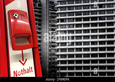 Munich, Deutschland. 15th Apr, 2021. Topic picture, symbol photo/PHOTOMONTAGE- Federal Constitutional Court tips Berlin rent caps! Topic picture rent brake, rented apartment, rental apartments in Munich, rent, rent brake, rent, rent, apartment, tenant, facade, exterior view, building, PHOTOMONTAGE Â | usage worldwide Credit: dpa/Alamy Live News Stock Photo