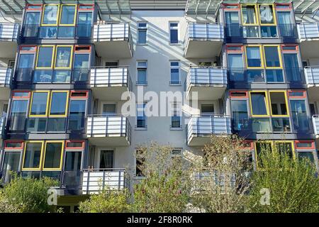 Munich, Deutschland. 15th Apr, 2021. Topic picture, symbol photo: Federal Constitutional Court flips Berlin rent cover! Rental apartments Muenchen/Messestadt Riem Stadt Muenchen, balconies, front, city apartments, city apartment, real estate, metropolis, real estate prices, real estate, facades, facade, buildings, houses, location, city location, outskirts, apartment building, | usage worldwide Credit: dpa/Alamy Live News Stock Photo