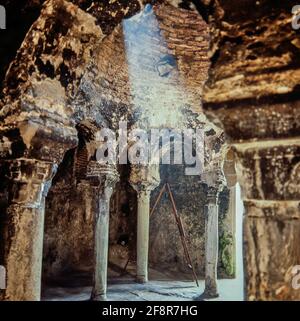 Interior de los Baños árabes de Palma de Mallorca, siglo X. Fotografía del año 1977. Stock Photo