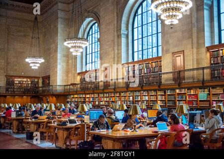 The Rose Main Reading Room in the main branch of the New York Public Library in New York City. Reading Room, New York Public Library, Stephen A. Schwa Stock Photo