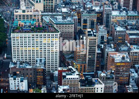 230 FIFTH, roof top bar on Fifth Avenue, with views Empire State Building of Manhattan New York City, New York, United States. Views from Empire State Stock Photo