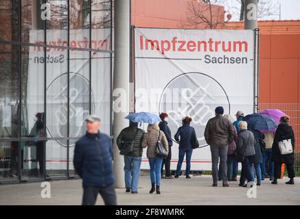 Dresden, Germany. 15th Apr, 2021. People wait in front of the Vaccination Center Saxony at the Dresden Fair. In Saxony, almost 39,000 people have been vaccinated against the coronavirus in one day, a new daily record. On Wednesday, 19,967 people had received the vaccination in a vaccination center and 19,030 in doctors' offices. This means that 996,158 vaccinations have been administered in Saxony since the end of December - 707,756 first vaccinations and 288,402 second vaccinations. Credit: Robert Michael/dpa-Zentralbild/dpa/Alamy Live News Stock Photo