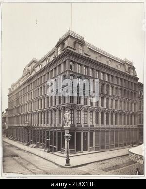 Public Ledger Building. S. W. Corner Sixth and Chestnut Streets (84 feet by 175 feet), Philadelphia, USA opened June 20, 1867, George W. Childs Proprietor taken with Zentmayer's Lens . Stock Photo