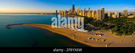 North Avenue Beach, Lake Michigan and skyscrapers in background, Chicago, Illinois, USA Stock Photo