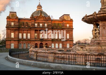 The People's Palace & Doulton Fountain, Glasgow, Scotland, UK Stock Photo