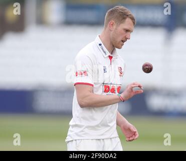 Chelmsford, UK. 15th Apr, 2021. CHELMSFORD ENGLAND - APRIL 15: Essex's Jamie Porter during LV Insurance County Championship Group 1 Day One of Four between Essex CCC and Durham CCC at The Cloudfm County Ground on 15th April, 2021 in Chelmsford, England Credit: Action Foto Sport/Alamy Live News Stock Photo