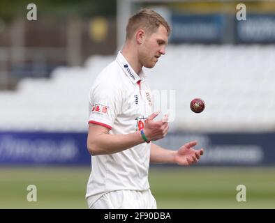 Chelmsford, UK. 15th Apr, 2021. CHELMSFORD ENGLAND - APRIL 15: Essex's Jamie Porter during LV Insurance County Championship Group 1 Day One of Four between Essex CCC and Durham CCC at The Cloudfm County Ground on 15th April, 2021 in Chelmsford, England Credit: Action Foto Sport/Alamy Live News Stock Photo