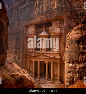 Al-Khazneh (The Treasury), Petra, Maan Governorate, Jordan Stock Photo