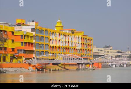 HARIDWAR, UTTARAKHAND, INDIA - FEBRUARY 2021 : Colorful building architecture near River ganga at Haridwar during Kumbh fair. Stock Photo