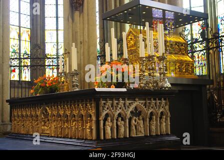 The reliquary of the 3 kings behind the high altar, Cologne Cathedral, Cologne, North Rhine-Westphalia, Germany Stock Photo
