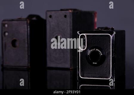 April 8, 2021: Gaziantep, Turkey. A camera from the 1920s. In the 1920s cameras began to have a metal body covered by black leather and to be more compact than previously built cameras. They were also more affordable thanks to industrialized mass production techniques Credit: Muhammed Ibrahim Ali/IMAGESLIVE/ZUMA Wire/Alamy Live News Stock Photo