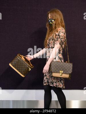 Louis Vuitton Gold Handbag for Sale in Online Auctions