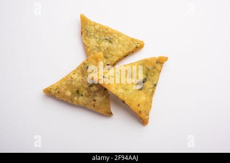 Indian Namkeen Palak Or Methi Mathri Triangle Shape Or Tikona - Salted 