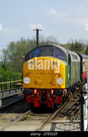 Preserved diesel locomotive hauling a train into Wansford station on the Nene Valley Railway. D306 class 40 (40106) in vintage green colour scheme Stock Photo