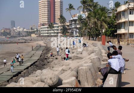 Meeting point for young couples at Mahim Bay beach in Mumbai,  Maharashtra,India, Asia. Stock Photo