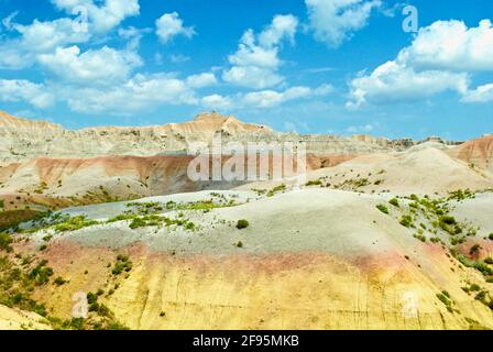 Yellow Mounds Overlook on the Badlands Loop Road in Badlands National Park (Lakota: Makȟóšiča) in South Dakota, USA. Stock Photo