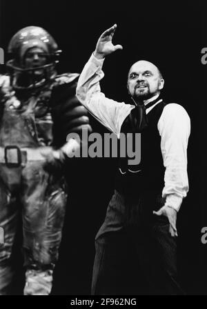 l-r: Robert Lloyd (Fasolt), Robert Tear (Loge) in DAS RHEINGOLD by Wagner at the The Royal Opera, Covent Garden, London WC2  11/09/1978 conductor: Colin Davis  set design: Josef Svoboda  costumes: Ingrid Rosell  lighting: William Bundy  choreographer: Eleanor Fazan  director: Gotz Friedrich Stock Photo