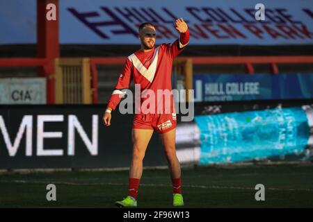 Kingston Upon Hull, UK. 16th Apr, 2021. Ben Crooks (2) of Hull KR shields his face from the sun during pre-game warm up in Kingston upon Hull, UK on 4/16/2021. (Photo by Mark Cosgrove/News Images/Sipa USA) Credit: Sipa USA/Alamy Live News Stock Photo