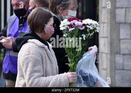 Windsor, UK, 16 April 2020 Tributes to Prince Phillip laid outside Windsor Castle. Windsor castle busy with tourists as well as preparations for Prince Phillip, the Duke of Edinburgh funeral. Credit: JOHNNY ARMSTEAD/Alamy Live News Stock Photo