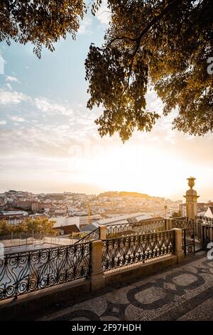 Blick auf die Innenstadt von Lissabon, Portugal, Europa Stock Photo