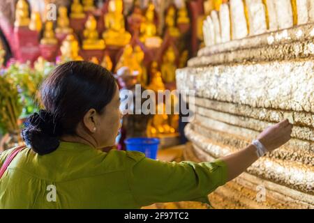 Myanmar, scenes at Inle Lake, the Pindaya Caves with the Shwe U Min Pagoda, woman, gesture Stock Photo