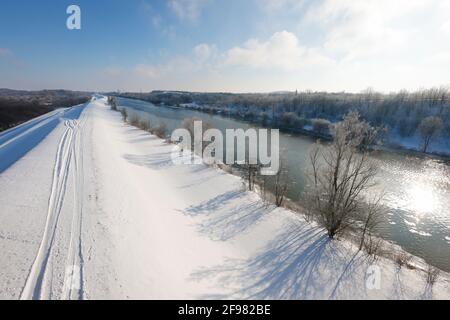 Hamm, North Rhine-Westphalia, Germany - Sunny winter landscape in the Ruhr area, ice and snow on the Lippe. Stock Photo