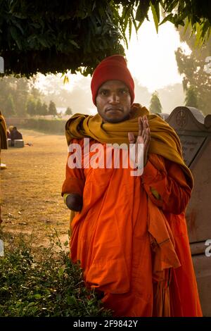 India, Bodhgaya, scenes at the Mahabodhi Temple, seriously ill Stock Photo