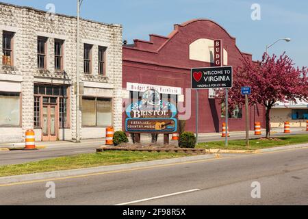 BRISTOL, TN-VA, USA-7 APRIL 2021: Welcome signs at the Tennessee-Virginia line in downtown Bristol. Stock Photo