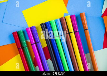 An overhead shot of a set of sketch markers on colorful blank note papers with space for your text Stock Photo