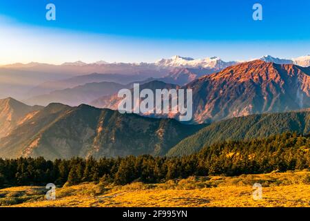 View enroute to Tungnath-Chandrashila hiking trail in Chopta, Uttarakhand, India Stock Photo