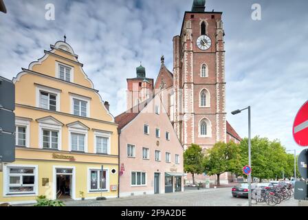 Liebfrauenmünster, church tower, house facade, old, historical, architecture, Ingolstadt, Bavaria, Germany, Europe