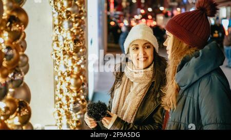 Two young women on a shopping trip to New York - travel photography Stock Photo