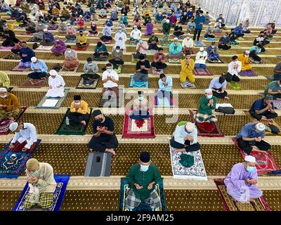 Muslim people perform Tarawih prayer, prayers performed by Muslims at night after the Isha prayer during the holy month of Ramadan with social distanc Stock Photo