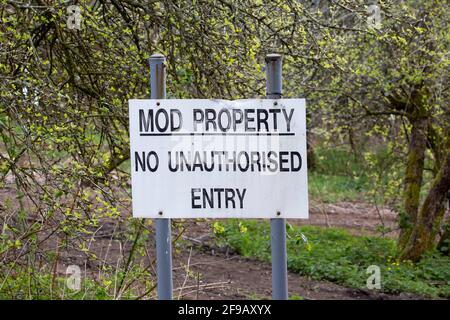 A Sign warning that there is no access to on MOD Property