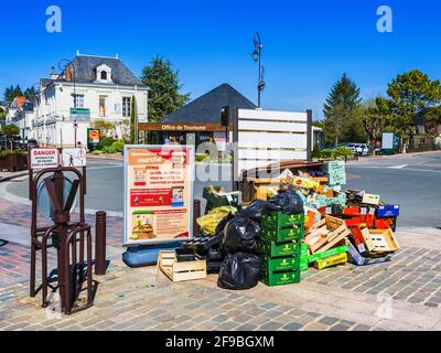 Fruit and vegetable boxes and cartoons awaiting rubbish collection after market day, Loches, Indre-et-Loire, France. Stock Photo