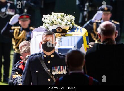 Pall Bearers carrying the coffin into the Chapel during the funeral of the Duke of Edinburgh in St George's Chapel, Windsor Castle, Berkshire. Picture date: Saturday April 17, 2021. Stock Photo