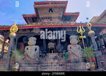 Dattatreya temple in Dattatreya square, Bhaktapur In front of a tall Garuda column stands one of the oldest temples in Bhaktapur. The temple was built Stock Photo