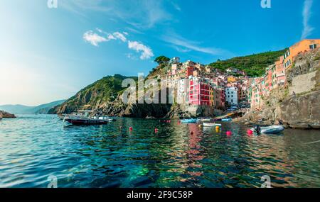 Riomaggiore, the first city of the Cique Terre sequence of hill cities in Liguria, Italy Stock Photo