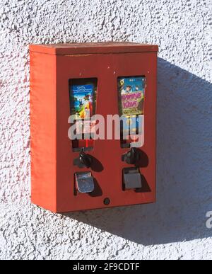 SCHROBENHAUSEN, GERMANY - MARCH 26: Vintage chewing gum vending machine seen on a wall in Schrobenhausen, Germany on March 26, 2021. Stock Photo