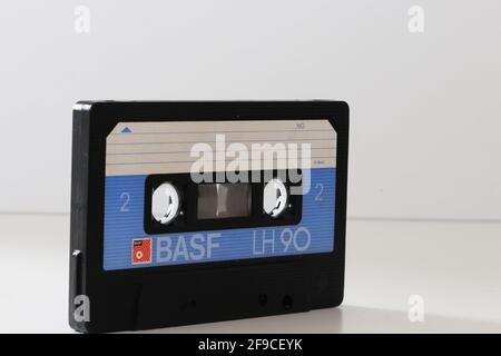 Autocollant Basf Cassettes Musique Timbre Vintage 80s Original 