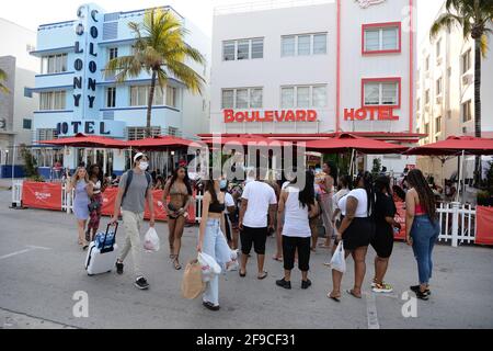 Miami Beach, FL, USA. 16th Apr, 2021. A general view of people on Ocean Drive as curfews have been lifted and nightclubs reopen on April 16, 2021 in Miami Beach, Florida. Credit: Mpi04/Media Punch/Alamy Live News Stock Photo