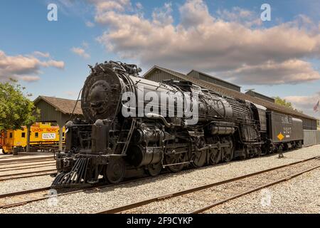 Massive steam engine Santa Fe 2925 in the yard at the California State Railroad Museum in Sacramento. Bright colours and blue sky. Stock Photo