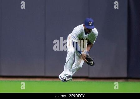 Milwaukee Brewers center fielder Jackie Bradley Jr. (41) catches a