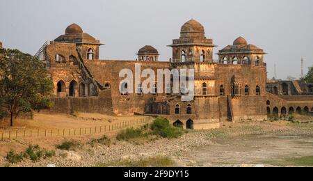 Jahaz Mahal is the most famous building in Mandu was built between two pools of water. Mandu, Madhya Pradesh, India. Stock Photo