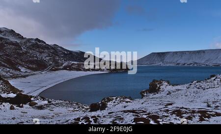 Beautiful view of the northern part of lake Kleifarvatn in Krýsuvík, Reykjanes peninsula, Iceland with rocky beach, country road and mountains. Stock Photo