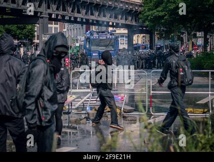 Landungsbruecken Hamburg - Germany July 7, 2017: Protesters throw stones on riot police during g20 summit clashes Stock Photo