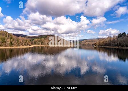 Die Sösetalsperre in Osterode am Harz, Niedersachsen, Deutschland   | The Söse Reservoir in  Osterode am Harz, Lower Saxony, Germany Stock Photo