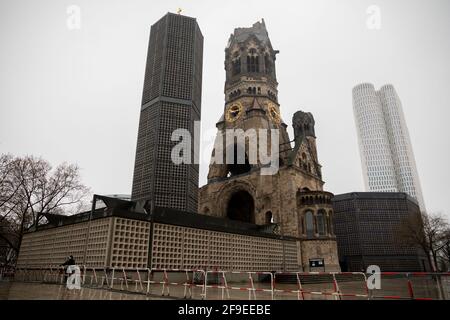 Berlin, Germany. 18th Apr, 2021. The Kaiser Wilhelm Memorial Church is seen during an ecumenical service to mark the central commemoration of those who died in the Corona pandemic in Germany. Credit: Christoph Soeder/dpa/Alamy Live News Stock Photo