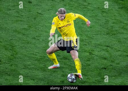 Dortmund, Signal Iduna Park, 14.04.21: Erling Haaland (BVB) am Ball im Spiel Champions league Borussia Dortmund vs. Manchester City.  Foto: pressefoto